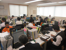 2012年5月1日 建築士3名を迎えた新体制でのスタートです 2012年5月1日 建築士3名を迎えた新体制でのスタートです