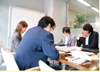 1.ご相談 スタッフがお客様の立場になってご要望をじっくりとお聞きします。(ご相談の際、現在のお住まいの建築図をお待ちいただくと、ご相談がより具体的に進められます) 1.ご相談 スタッフがお客様の立場になってご要望をじっくりとお聞きします。(ご相談の際、現在のお住まいの建築図をお待ちいただくと、ご相談がより具体的に進められます)