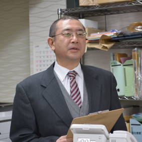 経理と工事部の二束のワラジをはいている状態です。工事部の事務処理、とくに発注処理に注力していますが、規定の書類を使わないで発注している人が数名います。決められたことはしっかりと守ってください!今期はもう一歩踏み込んで追及していきます。 経理と工事部の二束のワラジをはいている状態です。工事部の事務処理、とくに発注処理に注力していますが、規定の書類を使わないで発注している人が数名います。決められたことはしっかりと守ってください!今期はもう一歩踏み込んで追及していきます。