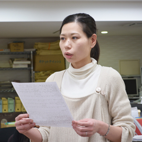 出産・産休・復職してからもうすぐ1年が経とうとしています。育児をしながら無理のない勤務形態をとっていただき感謝しております。支店の屋台骨を支えていくことも大事ですが、これから、自分がやらなければならないことは、自分がしていただいたことを後輩スタッフに伝えていくことだと思います。 出産・産休・復職してからもうすぐ1年が経とうとしています。育児をしながら無理のない勤務形態をとっていただき感謝しております。支店の屋台骨を支えていくことも大事ですが、これから、自分がやらなければならないことは、自分がしていただいたことを後輩スタッフに伝えていくことだと思います。