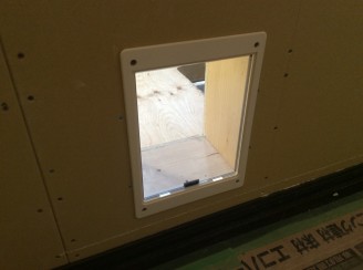 壁に猫ちゃんドアを設置 壁に猫ちゃんドアを設置