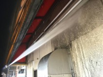 駅近くの3階建てビルの外壁を本日洗浄致しました。 駅近くの3階建てビルの外壁を本日洗浄致しました。
