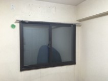 建物に対して窓って言うのは熱の損失が多く、脆弱な部分です。 建物に対して窓って言うのは熱の損失が多く、脆弱な部分です。