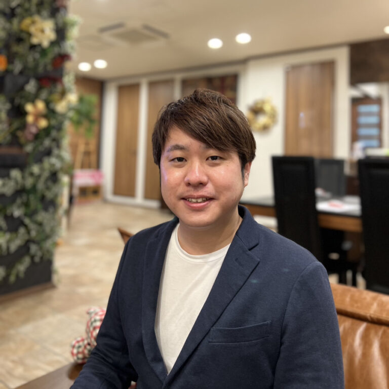 Director　阿部 智康