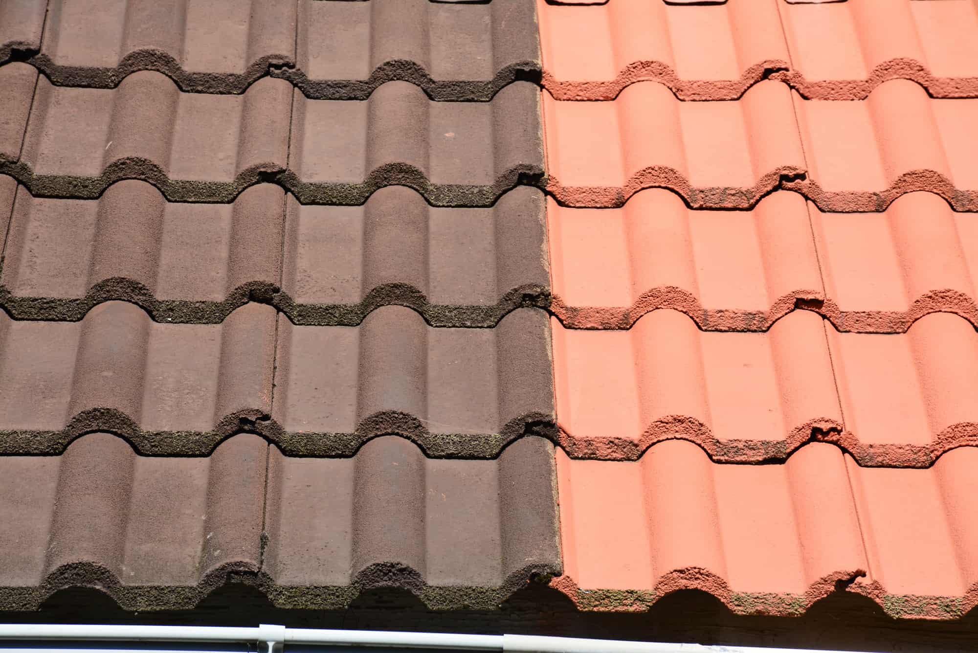 屋根材に色あせや変色がある
