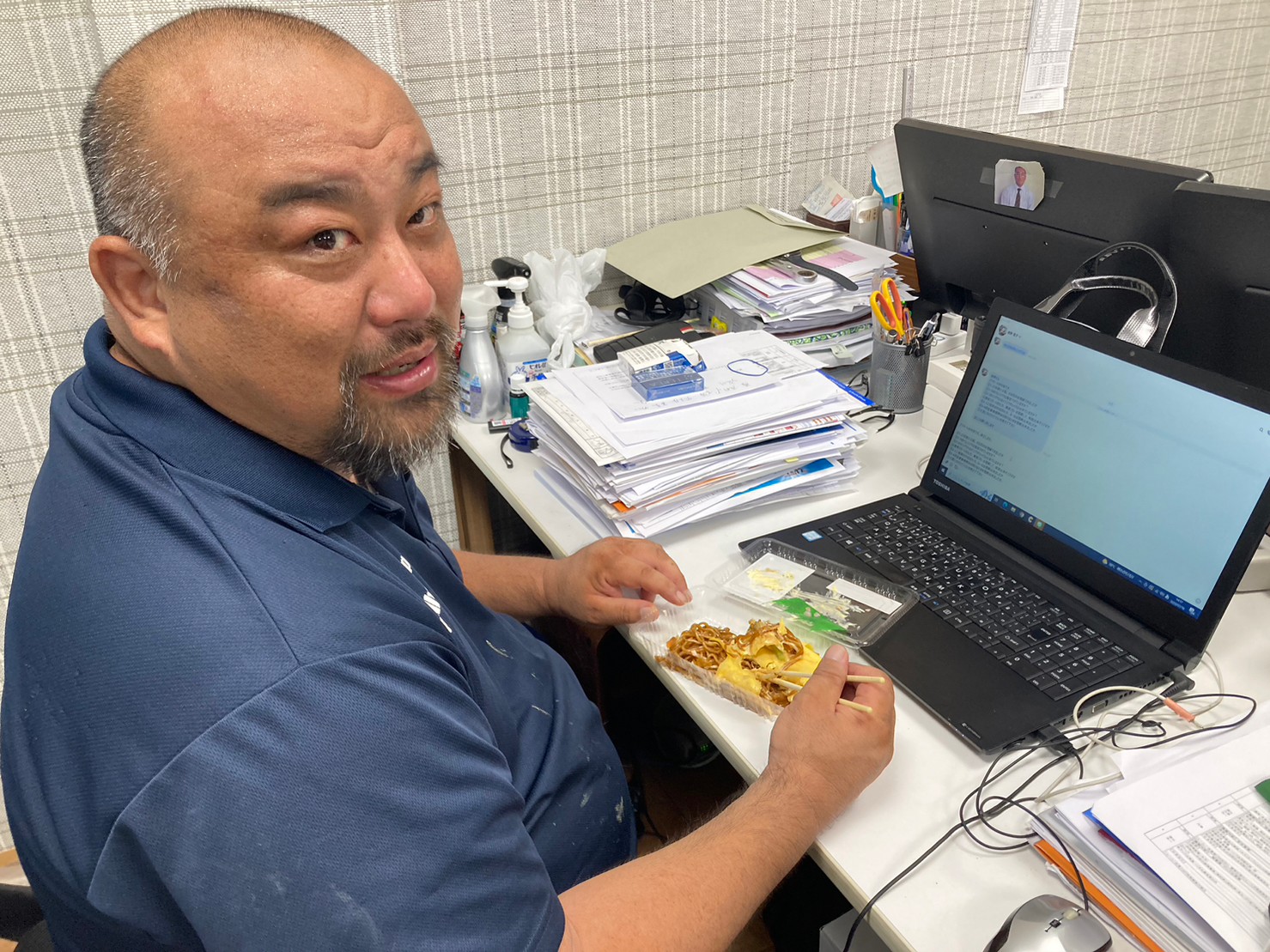 お昼休憩中の小倉さん LINE_ALBUM_230825_0