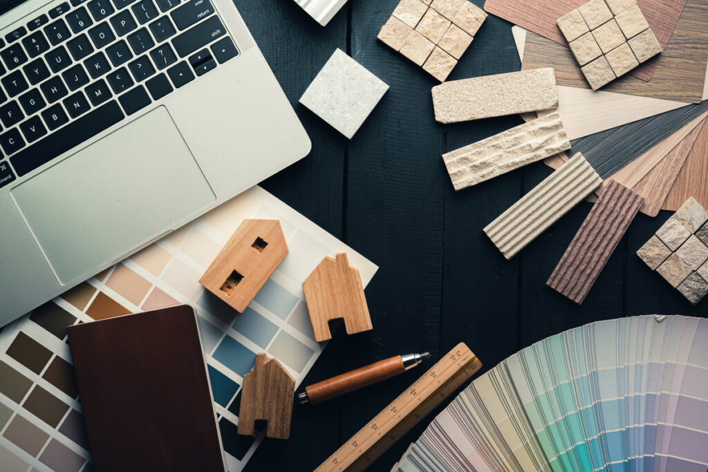 内装デザインの素材サンプル選びの様子