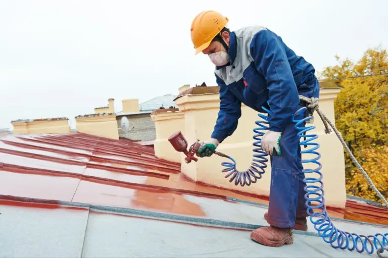 太陽光パネルを搭載した屋根でも塗装は可能？