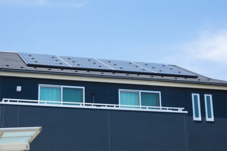 太陽光発電のコスト削減効果は？三郷市の費用相場・補助金・蓄電池の選び方を解説