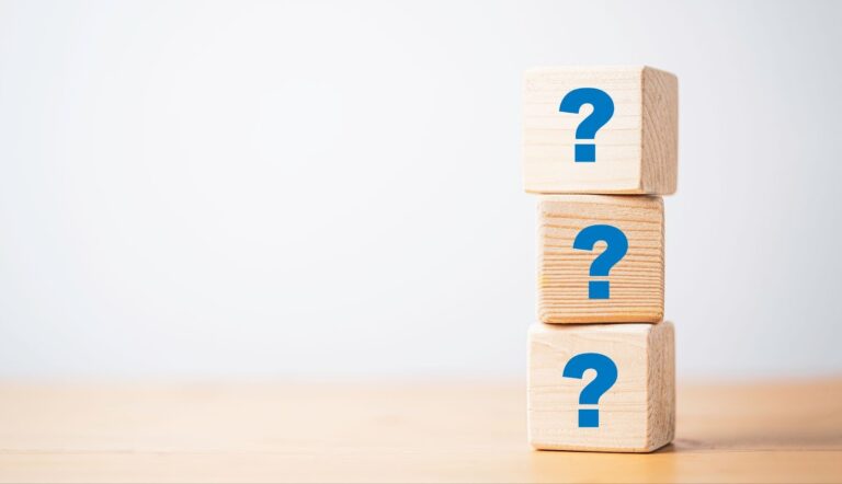 太陽光パネル設置と外壁塗装を同時に行うメリットとは？足場共用で費用も工期も効率化できる理由を解説