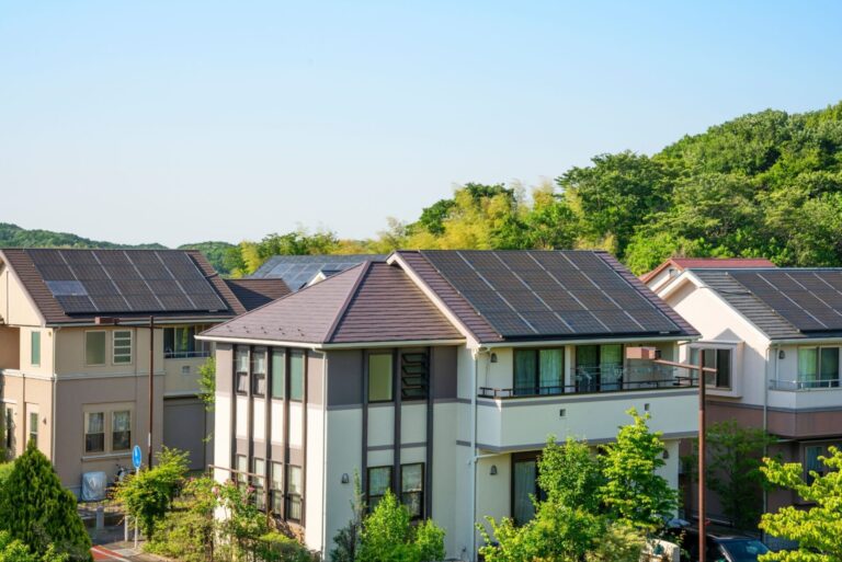ZEHリフォームで太陽光パネルを設置するメリットとは？費用・補助金・注意点をわかりやすく解説（前半）