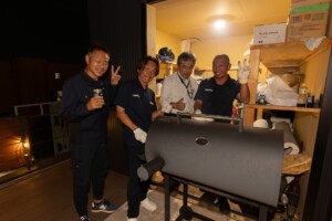 美味しいお肉を焼いてくれています!