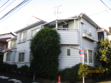 屋根の塗装が下から見ても分るようになってしまった為、前回のメンテナンスからの年数もあり、メンテナンスをしよう、 自宅とアパート併用の建物なので建物を長持ちさせる為にもメンテナンスを行うことになりました。 屋根の塗装が下から見ても分るようになってしまった為、前回のメンテナンスからの年数もあり、メンテナンスをしよう、 自宅とアパート併用の建物なので建物を長持ちさせる為にもメンテナンスを行うことになりました。