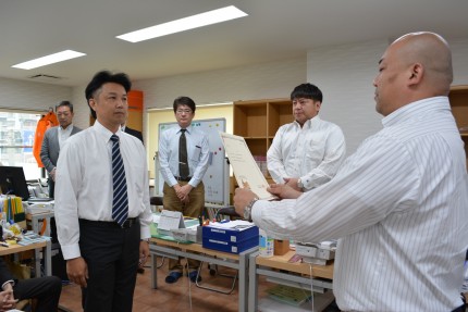 高島さんは係長代理に昇格 高島さんは係長代理に昇格