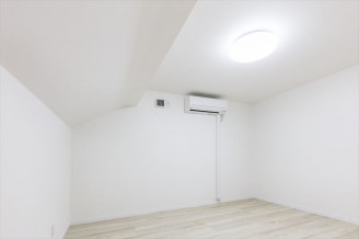 _N8A2292_R 屋根裏部屋(エアコン設置)