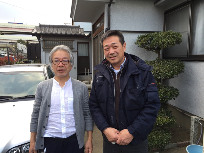 完工後には 細部に渡り、塗装して頂き有難う御座いました。今回は、以前よりおとなし目のカラーに変えたが、とても良い色合いを進めてくれて、シックな感じでわが家も様変わりしたと本当に思える。良い仕事をしてくれて、ありがとう。とお言葉を頂きました。 完工後には 細部に渡り、塗装して頂き有難う御座いました。今回は、以前よりおとなし目のカラーに変えたが、とても良い色合いを進めてくれて、シックな感じでわが家も様変わりしたと本当に思える。良い仕事をしてくれて、ありがとう。とお言葉を頂きました。